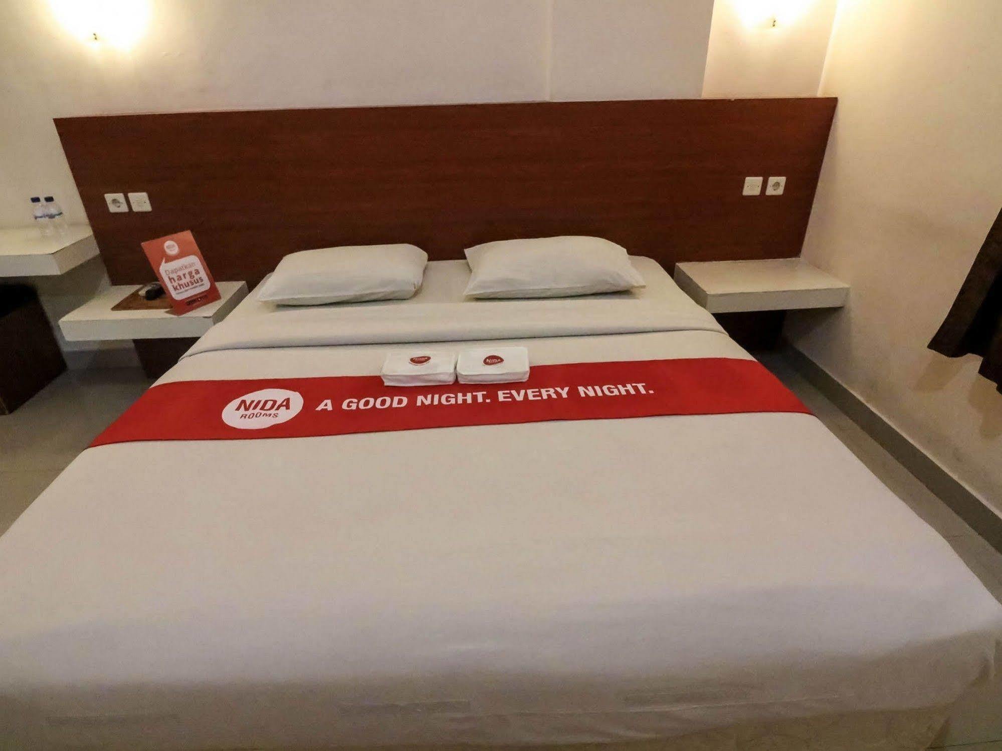 מלון קוטה לומבוק Reddoorz @ Raya Kuta מראה חיצוני תמונה